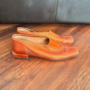About Arianne Metallic Orange/Red Gillian flats